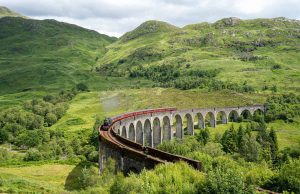 How to See the Jacobite Steam Train Cross the Glenfinnan Viaduct (See the Hogwarts Express!)