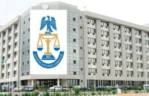 SEC bars independent directors from executive roles