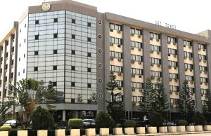 SEC imposes three-year cooling-off for CEOs seeking chairman roles