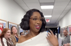 Jennifer Hudson’s Surprise Reaction to the Spirit Tunnel Cheers Is the Best Thing You’ll See Today