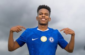 What is Esteavo Willian jersey number at Chelsea?