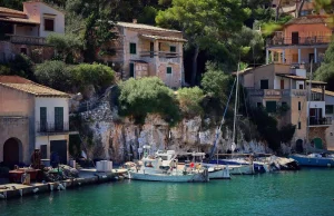 Traveling Through Spain? Stay Online Without a Local SIM Using eSIM