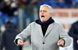 Mourinho celebrates Benfica return with convincing win