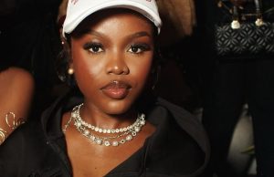 Breaking News Lyrics by Gyakie