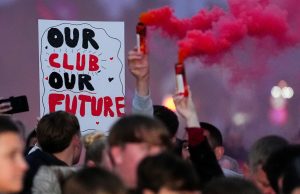 Salford’s tumultuous Super League season comes to end with fan protests and red smoke bombs | Rugby League News