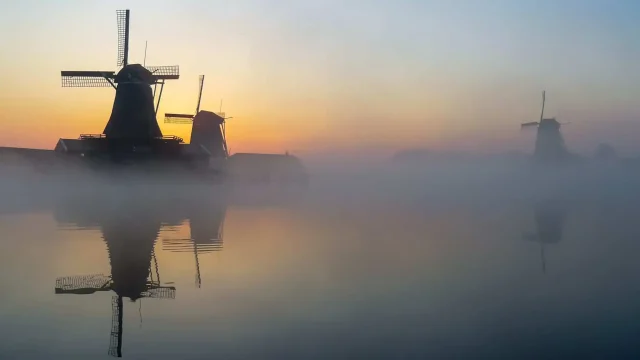 Mills-at-sunrise-in-the-Netherlands-1920x1080.jpg