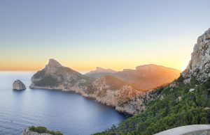 One-Week Mallorca Itinerary for Beaches and Mountains