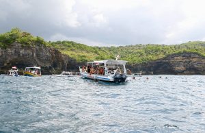 Fast Boat or Private Charter: How to Choose Your Crossing to Nusa Penida