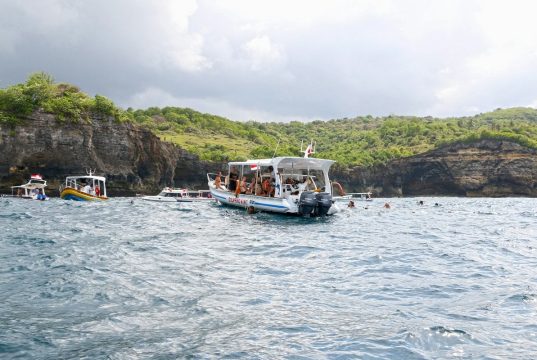 Fast Boat or Private Charter: How to Choose Your Crossing to Nusa Penida